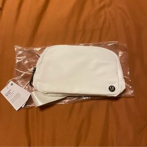 NWT everywhere belt bag
